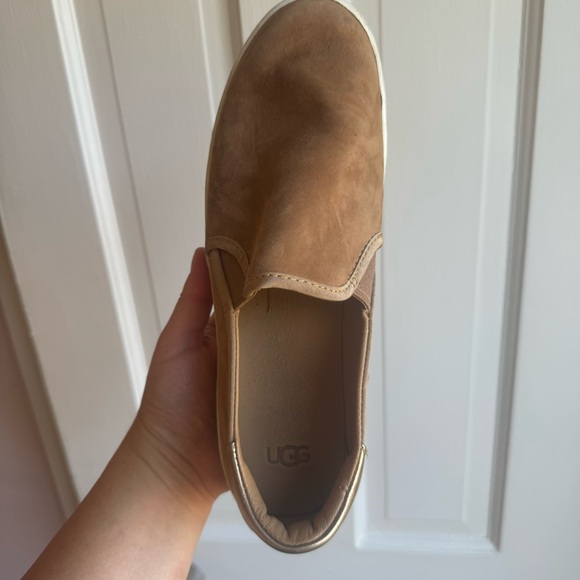 Ugg shoes size 9 used but good condition - Picture 2 of 5